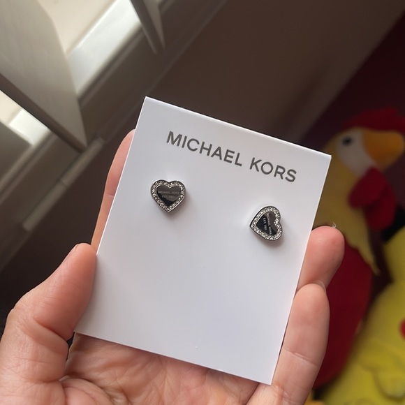 NWT MICHAEL KORS Silver Tone Pave Heart Stud Earrings MKJ3966040 MKJ3966 NEW - Picture 6 of 6